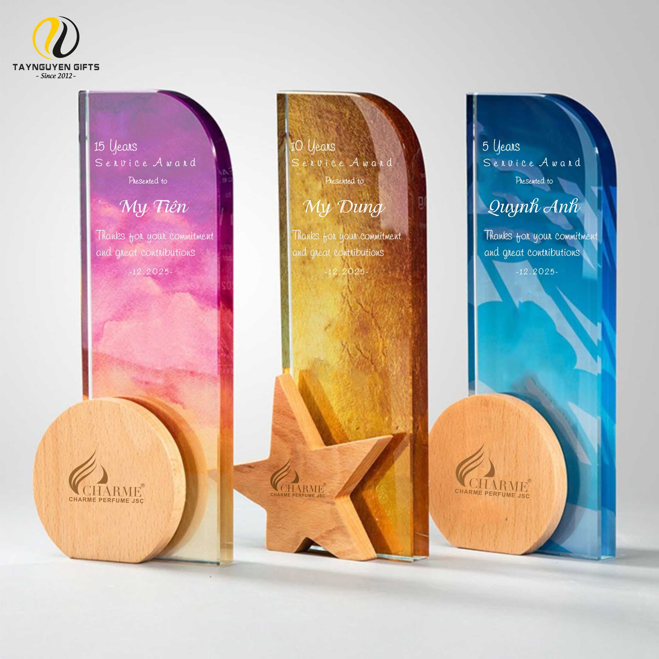 Cúp Pha lê đế gỗ tại thủ đức